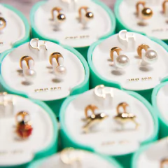 AROS ABRIDORES DE ORO 18KT MARCA CH MARIPOSA TIC 18K 78.50 #154 en internet