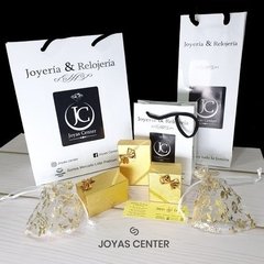 ALIANZAS ORO 18K 4.5 GRAMOS EL PAR GRABADO CON CINTILLO PLATA Y ORO Y ESTUCHE DE PANA - Joyas Center