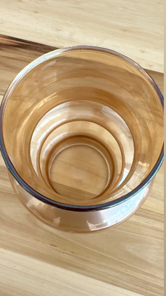 FLORERO VIDRIO DORADO JUPITER en internet