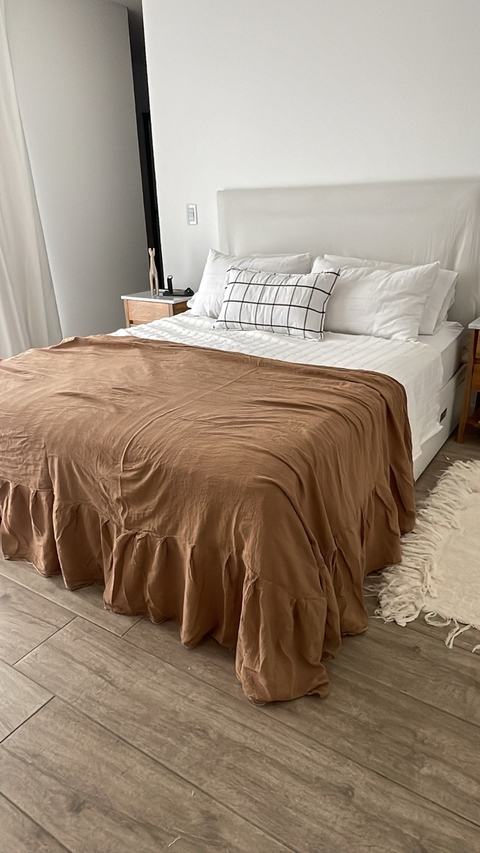 PIE DE CAMA VOLADOS CANELA - 160X260 CMS