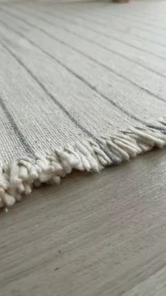 ALFOMBRA LIVIANA/MANTA AZUCENA 100% ALGODON - CRUDO RAYA GRIS - HENA & CO.