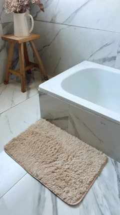ALFOMBRA DE BAÑO PELUDITA BEIGE - comprar online