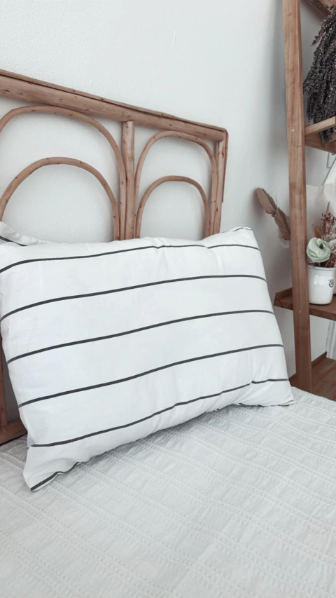 FUNDA ISABEL OFF WHITE RAYAS HORIZONTALES GRAFITO XL - 50X70 CMS - comprar online