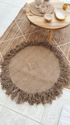 ALFOMBRA YUTE CON FLECOS DE 90 CMS - HENA & CO.