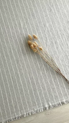 ALFOMBRA LIVIANA/MANTA AZUCENA 100% ALGODON - GRIS RAYA CRUDO - HENA & CO.