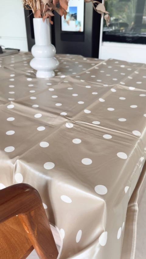 MANTEL PVC BEIGE LUNARES - comprar online