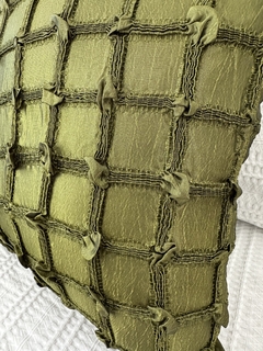 ALMOHADON MOTAS VERDE - 40X40 CMS en internet