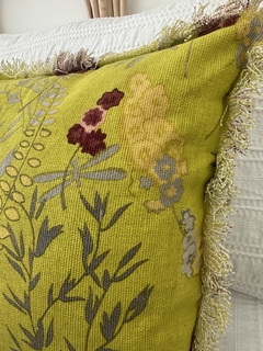 ALMOHADON VERDE FLORES - 40X40 CMS en internet