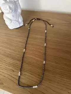 Collar negro y plateado