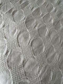 CUBRECAMA AJEDREZ NATURAL - 260X260 CMS - HENA & CO.