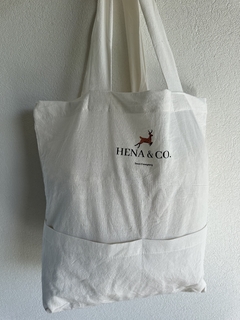 HENA - TOTE BAG OFF WHITE CON BOLSILLOS - tienda online