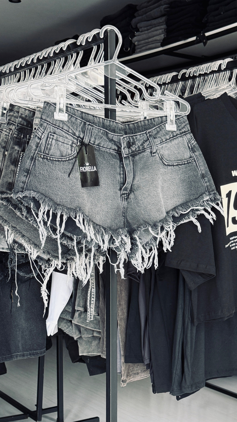 Short gris desfle Tiro bajo 20% off transferencia