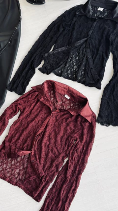 Camisa de encaje con cuello seda