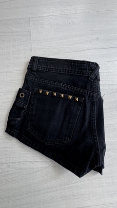 Micro short jeans tiro bajo black metallic con tachitas 20%off transferencia - comprar online