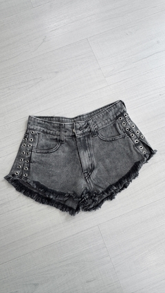 Imagen de Short jeans snow black metallic tachas laterales