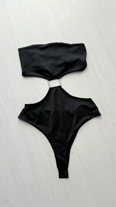 Body strapless con aplique 20% off transferencia en internet