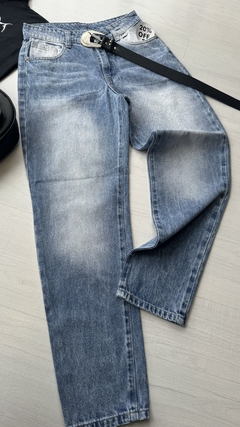 Jeans mom 20% off pagando con transferencia en internet