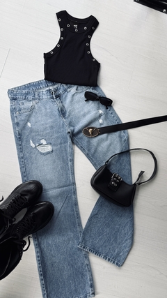 Jeans recto ripped tiro bajo 20 % off transferencia