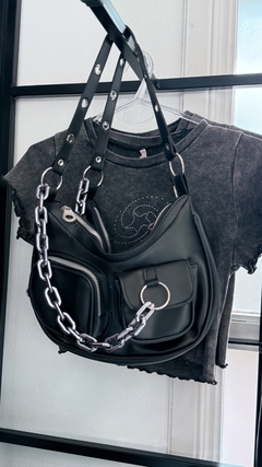 bag con cadena y bolsillos 20%off transferencia - comprar online