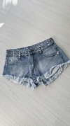 Short t/bajo tachas en pasacinto