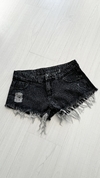 Short tiro bajo gris oscuro desfle