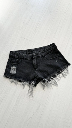 Short tiro bajo gris oscuro desfle