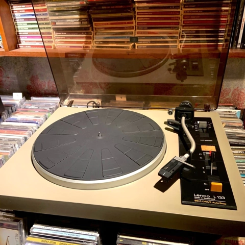 BANDEJA LENCO BELT-DRIVE SUIZA SEMI AUTOMATICA C/ PUA SHURE IMPECABLE! IDEAL