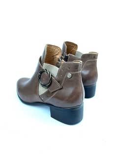 Bota de cuero con hebilla Cavatini (42-3156) en internet