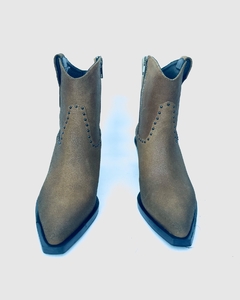 Bota de cuero con tachas Troncoso (753) en internet