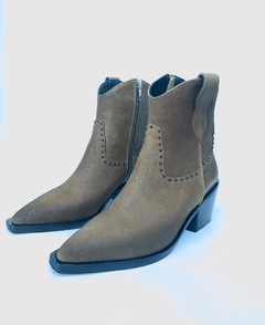 Bota de cuero con tachas Troncoso (753) - comprar online