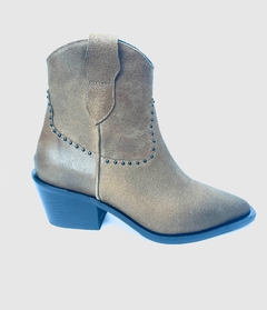 Bota de cuero con tachas Troncoso (753)