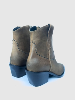 Bota de cuero con tachas Troncoso (753) - Calzados Miguel Angel - Zapatos de cuero