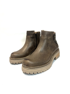 Bota de cuero con tachas Penelope (1296) en internet