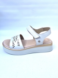 Sandalia de cuero calada Cavatini (48-2309)