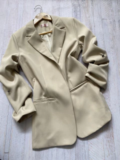 Blazer Olivia en internet
