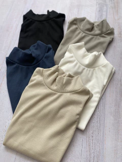 Musculosa Amira en internet