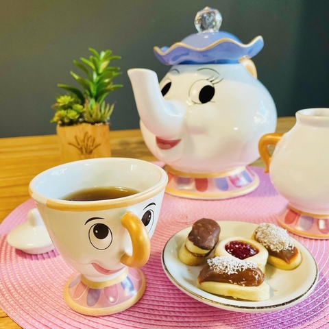 Tetera Sra. Potts y taza Chip “La Bella y la Bestia”