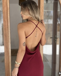 Vestido Luma Bordô na internet