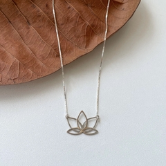 Colar Flor de Lótus Vazada