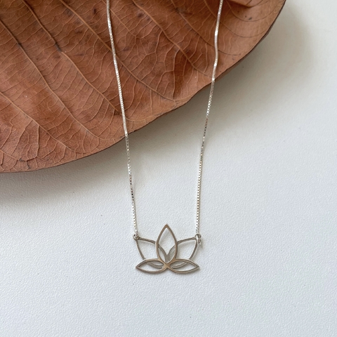 Colar Flor de Lótus Vazada