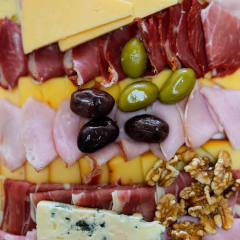 Imagen de Picada Clásica Antonino. Comen 6, Pican 12