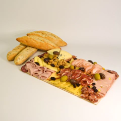 Picada Clásica Antonino. Comen 4, Pican 8