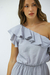 MONO UN HOMBRO CON VOLADO SATEN MATE - tienda online