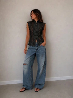 Blusa de Encaje con Alamares en internet