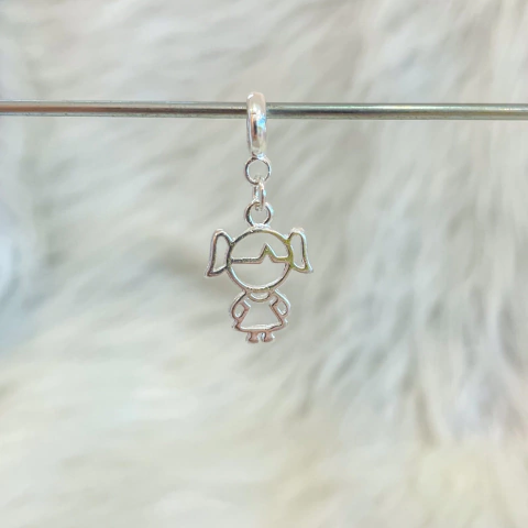 Berloque banhado a prata menina