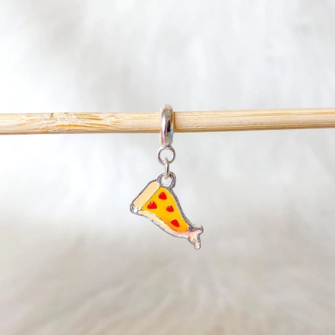 Berloque banhado a prata pizza