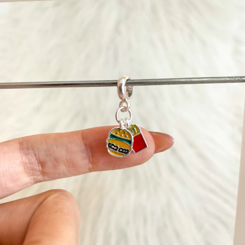 Berloque banhado a prata hambúrguer com batata