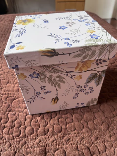 Caixa MDF 15x15cm forrada com papel florido e tampa