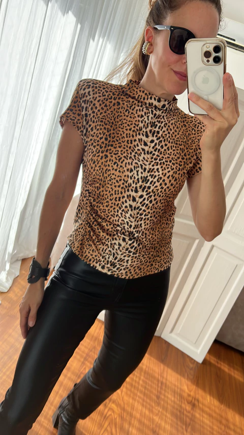 POLERA NAIRONI ANIMAL PRINT STM - comprar online