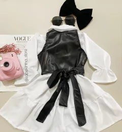 Chemise com cropped em courino e broche na internet